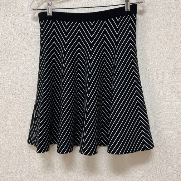 Carmen Marc Valvo Chevron A-line Sweater Skirt Nylon Black White Size Medium - Picture 1 of 4